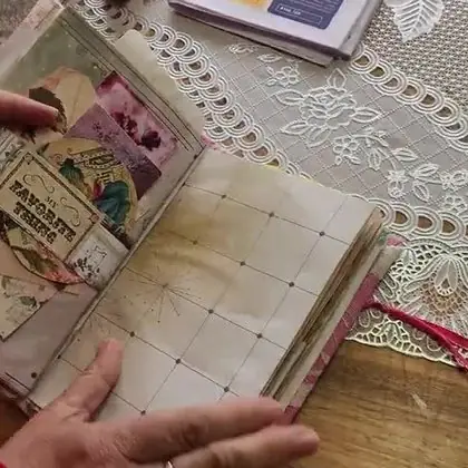 Pockets and tags inside the journal